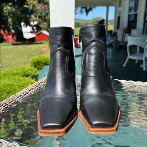 6.5 women’s bootie Vince Camuto